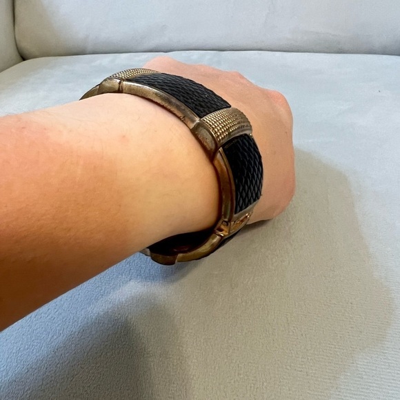 $5 ADD ON ITEM - Black & Gold Bracelet - Picture 4 of 6